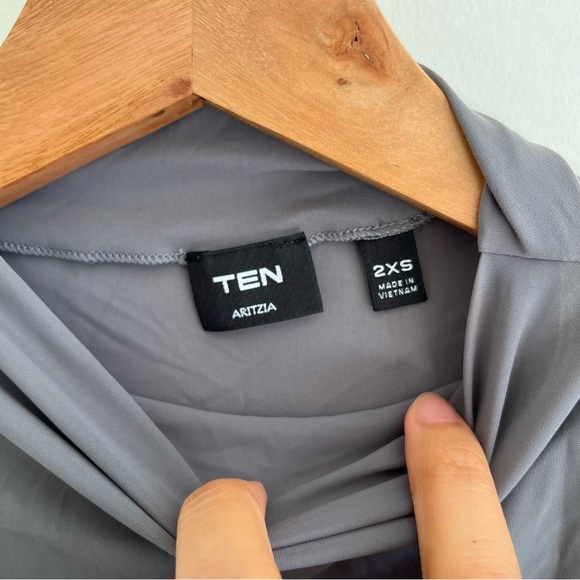 Aritzia tank top - Picture 2 of 4